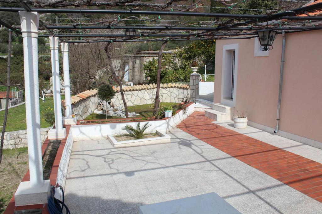 Radovcic Apartments And Rooms Trsteno Exterior photo